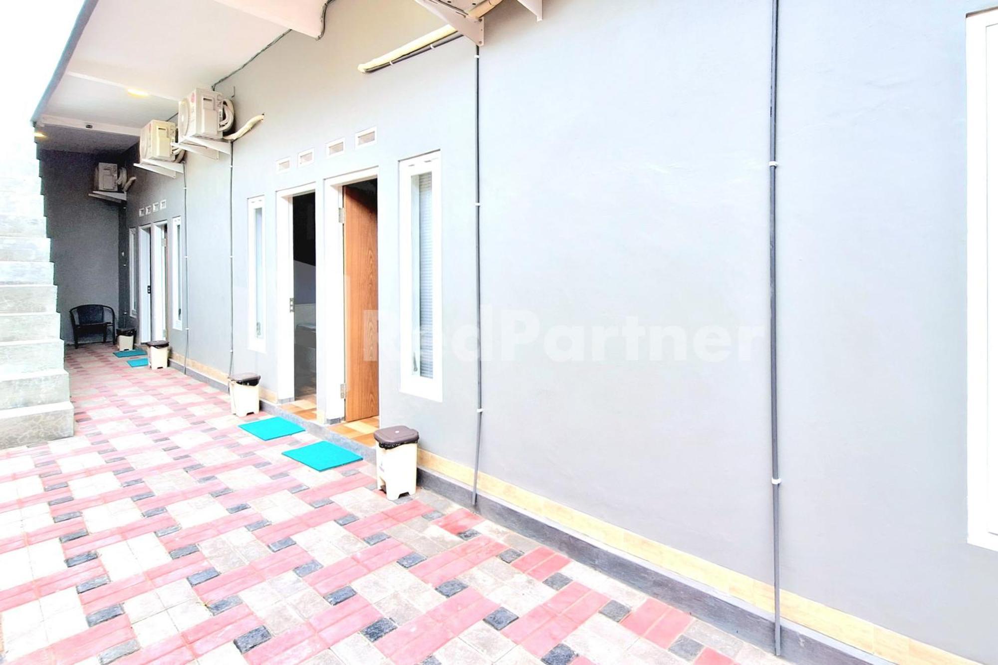 Hotel Griya Prashasta Mitra Reddoorz Kediri  Exterior foto
