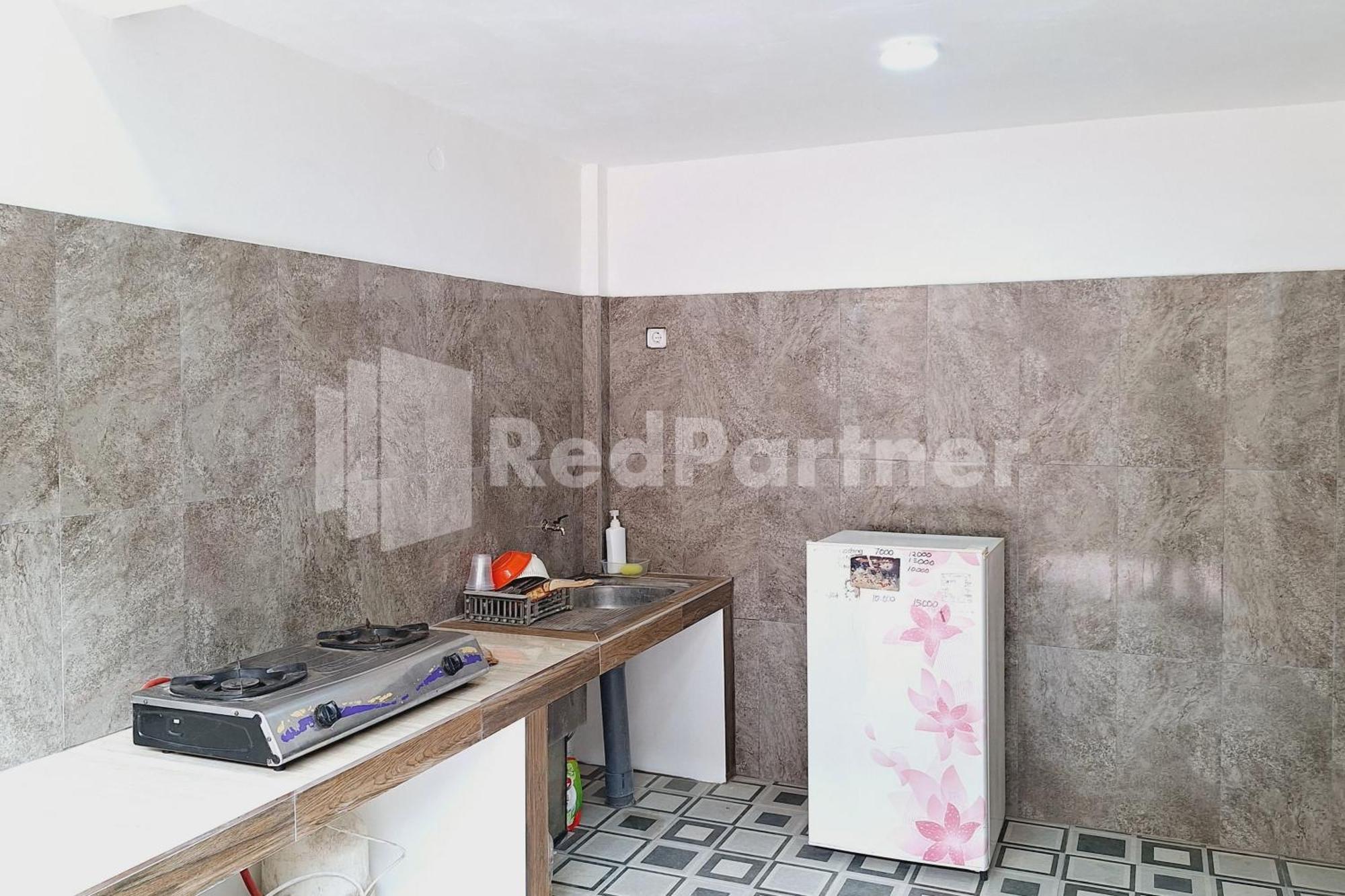 Hotel Griya Prashasta Mitra Reddoorz Kediri  Exterior foto